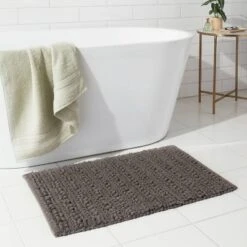 20"x32" Chunky Bath Rug Radiant Gray - Thresholdā¢